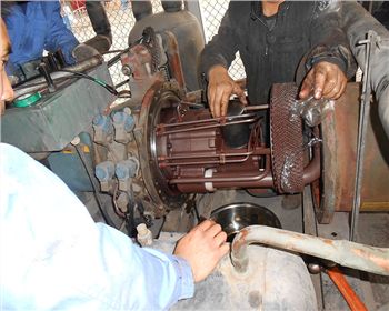 成都中央空調(diào)維修-螺桿機組（保養(yǎng)）